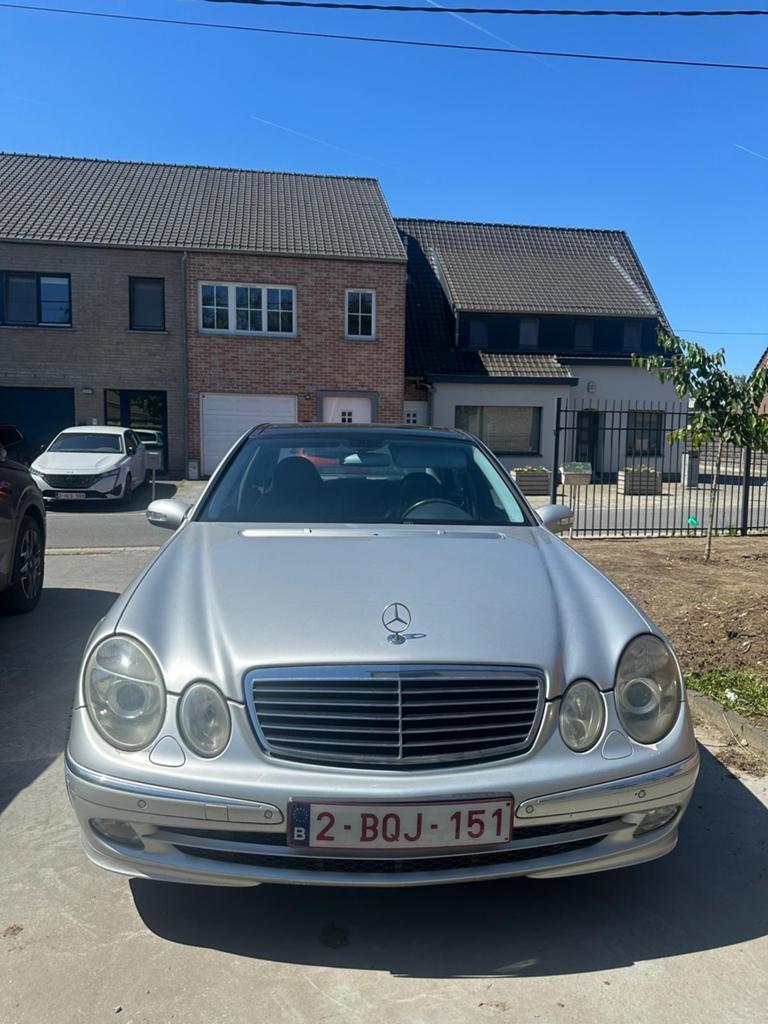 Mercedes benz E270 cDi  avangarde Pano, Autos, Argent ou Gris, Achat, Noir, 5 portes
