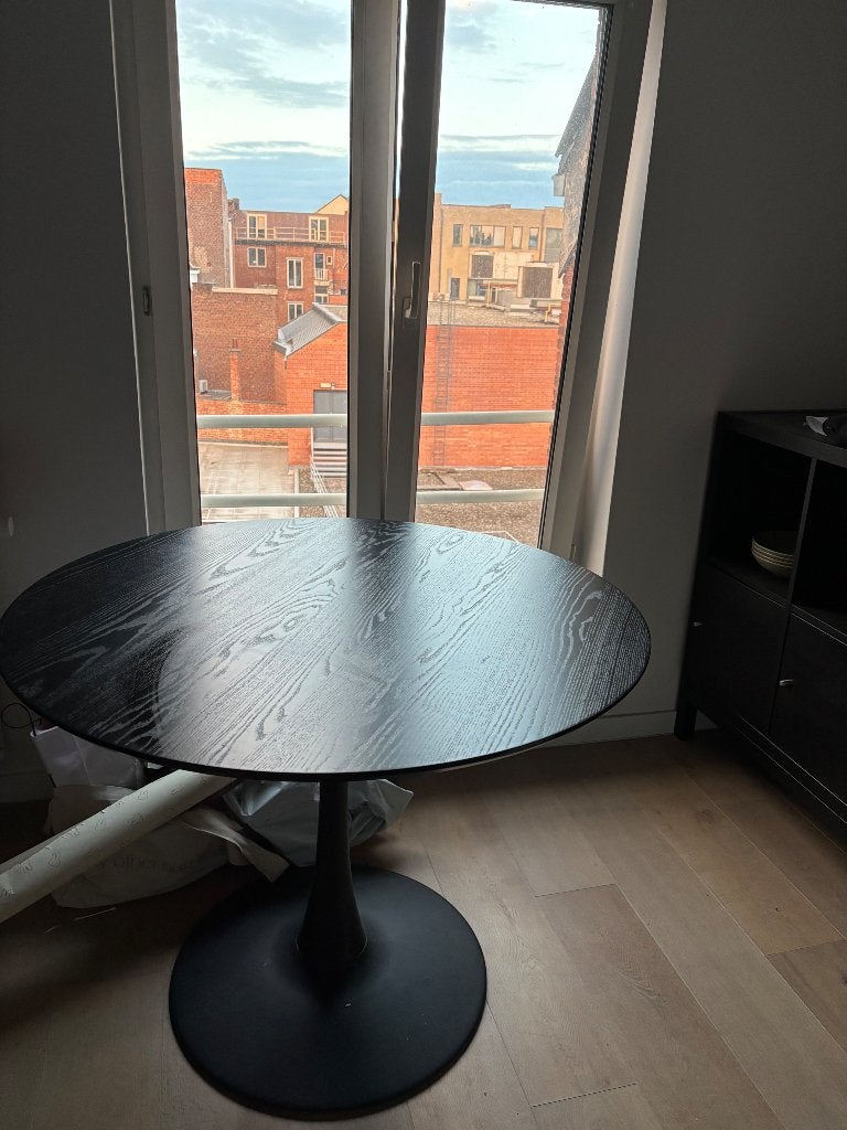 Ronde zwarte eettafel Jysk, Huis en Inrichting, Tafels | Eettafels, Ophalen, Gebruikt, Rond, Vier personen