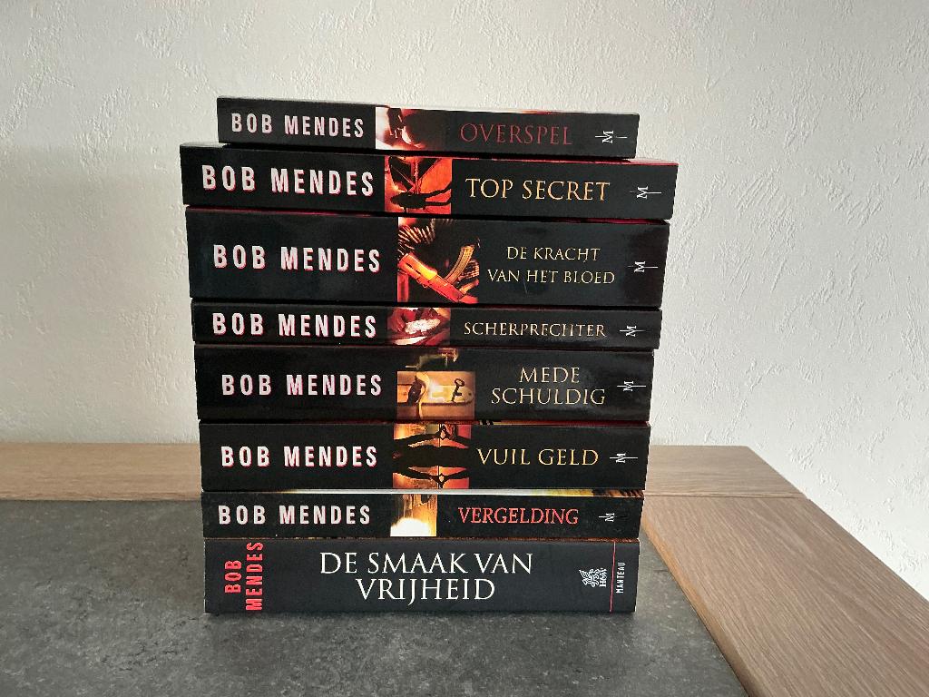 Bob Mendes thrillers (8 stuks), Boeken, Ophalen of Verzenden, Gelezen, Bob Mendes, België