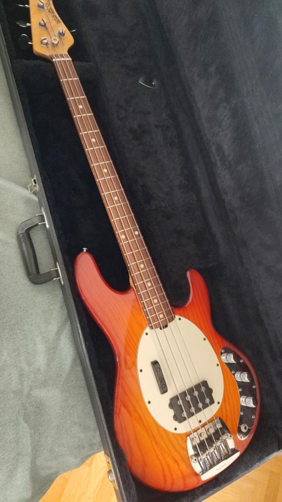 MusicMan StingRay USA 1994, Muziek en Instrumenten, Snaarinstrumenten | Gitaren | Bas, Ophalen of Verzenden, Zo goed als nieuw