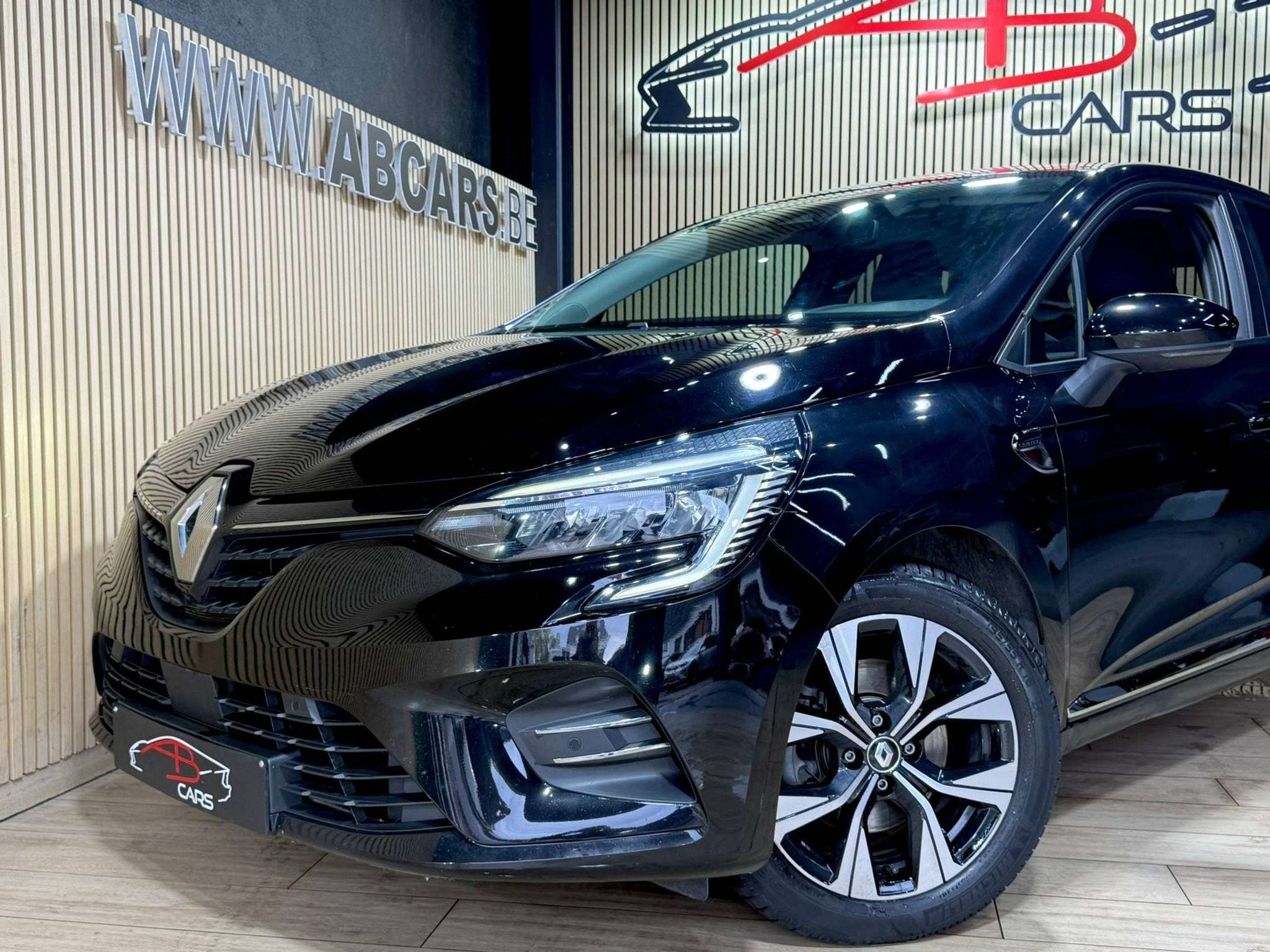 Renault Clio 1.6i E-TECH Hybrid * GARANTIE 12 MOIS *, Auto's, Automaat, Gebruikt, https://public.car-pass.be/vhr/0f2298a8-88ab-463f-8e49-e649e2019b30
