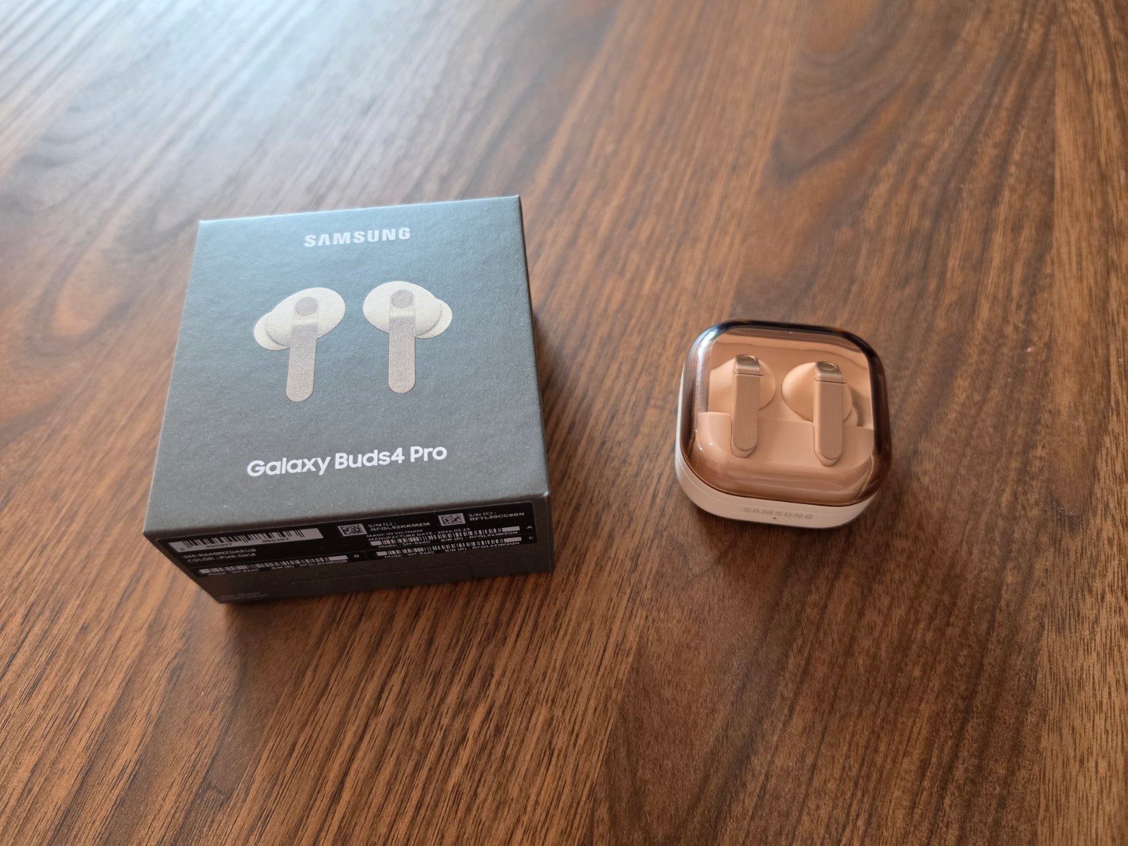 Samsung Galaxy buds4 pro, Ophalen, In gehoorgang (in-ear), Zo goed als nieuw, Roze