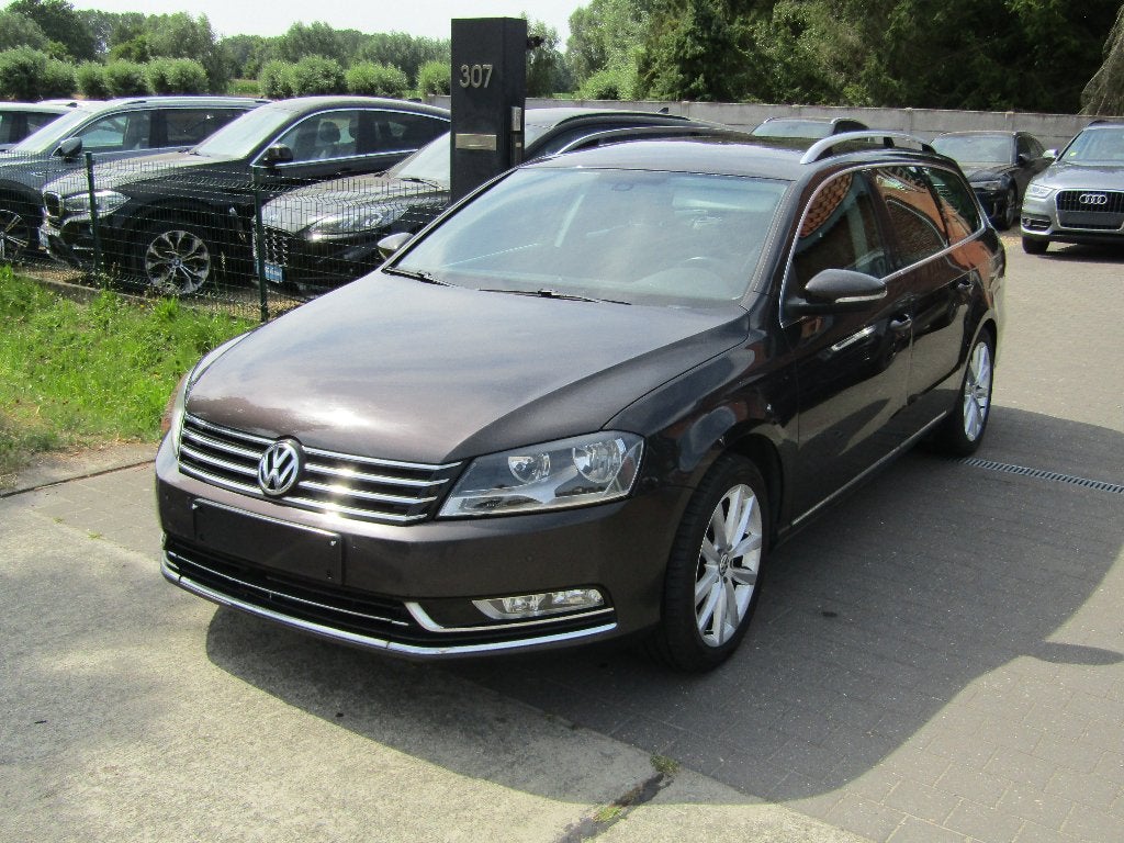 Vw passat 1.6 TDI, Voorwielaandrijving, https://public.car-pass.be/vhr/0e9a982b-4061-40a5-9bd0-4a7e00427c6a, Zwart, 4 cilinders