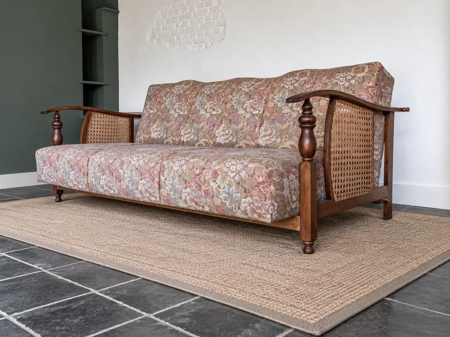 Vintage zetelbed - hout, rotan & bloemenmotief, Huis en Inrichting, Ophalen, Hout, Gebruikt, Vintage