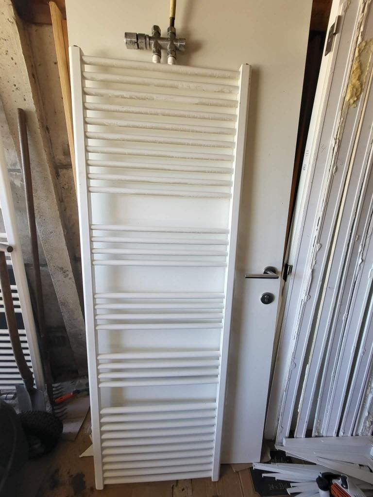 Handdoekdroger op centrale verwarming, Doe-het-zelf en Bouw, Verwarming en Radiatoren, Ophalen, Radiator, Zo goed als nieuw, 60 tot 150 cm