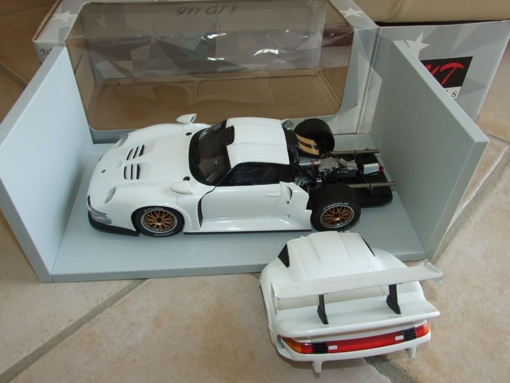 PORSCHE  1/18  UT  MODELS, Enlèvement ou Envoi, Neuf, Voiture, UT Models