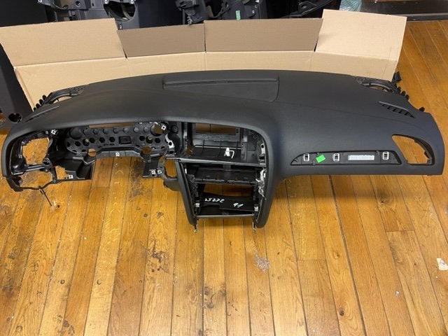 TABLEAU DE BORD Audi A4 (B8) (01-2007/12-2015), Auto-Union-Straße  1,
85057  Ingolstadt, DE, Info@audi.de, Audi, Utilisé