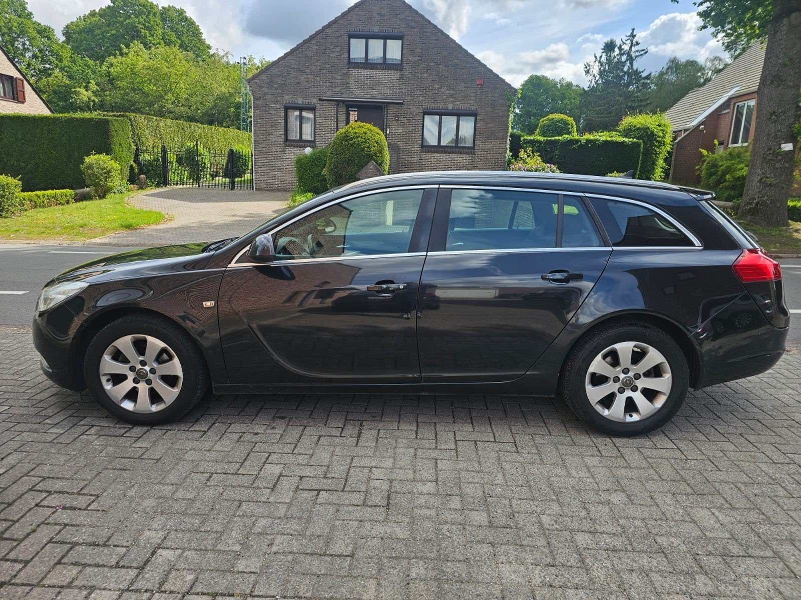 Opel insignia 2.0l sport tourer 2013 automatique, Autos, Opel, Achat, Carnet d'entretien, Noir, 5 portes