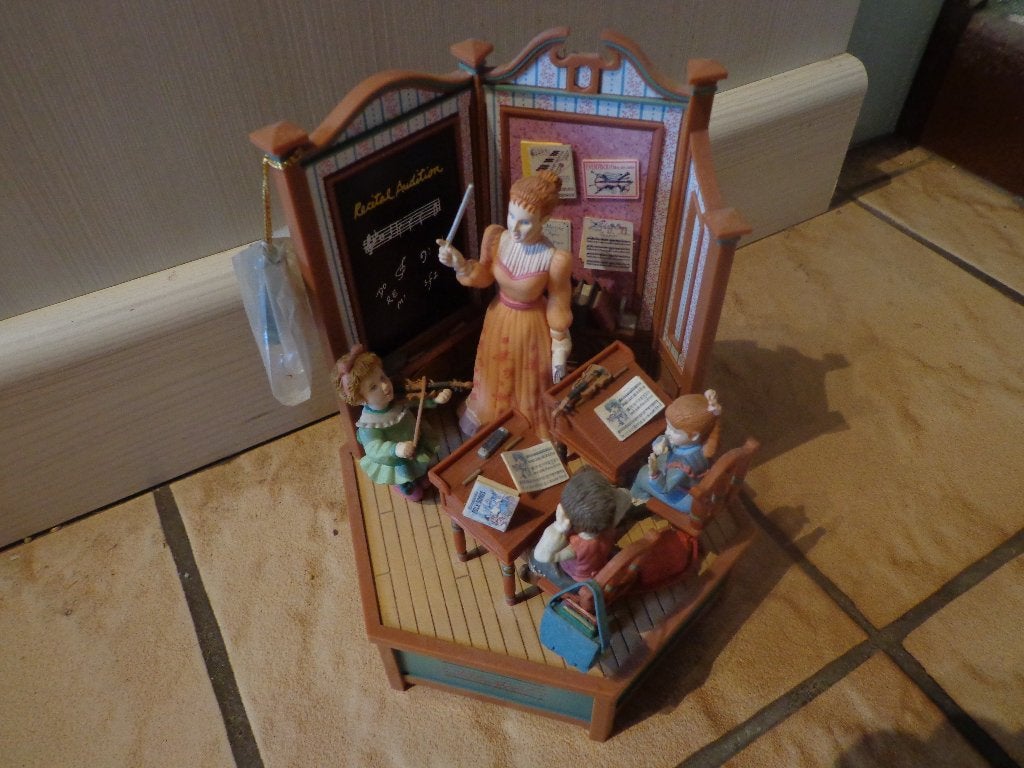 Eenesco muziekdoos - Leerkracht voor de muziekklas, Antiek en Kunst, Ophalen