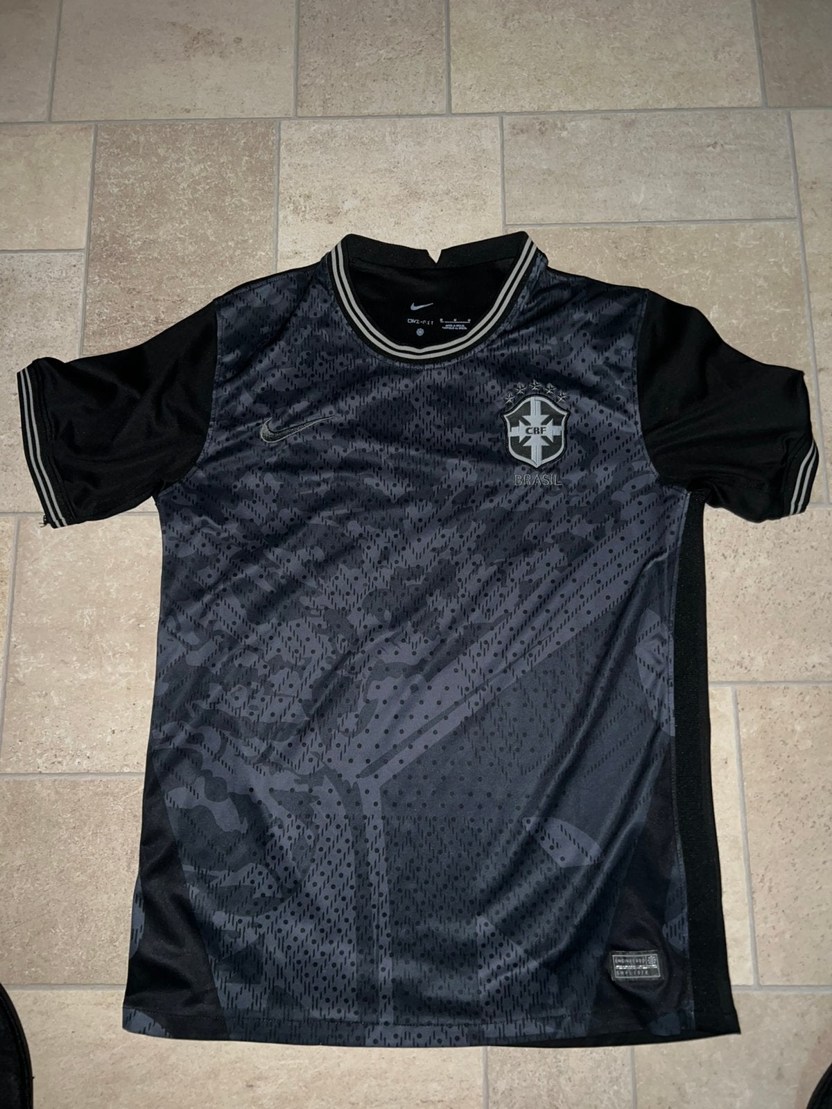Brazilië Voetbalshirt Zwart – Maat L, Kleding | Heren, Sportkleding, Maat 52/54 (L), Verzenden, Zwart, Zo goed als nieuw