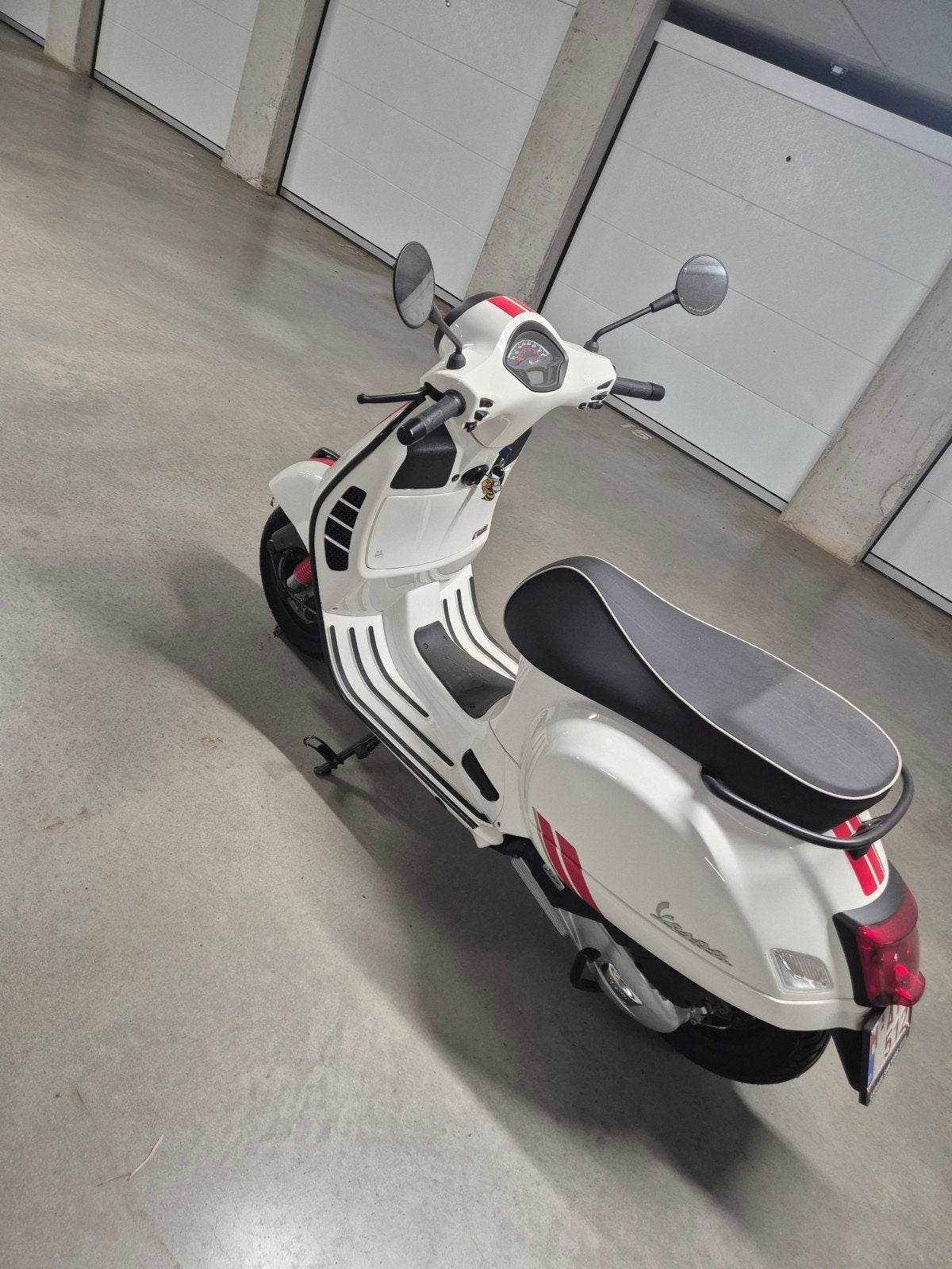 Vespa GTS Super 125 cc Racing Sixties, Ophalen, Overige modellen, 125 cc, Zo goed als nieuw
