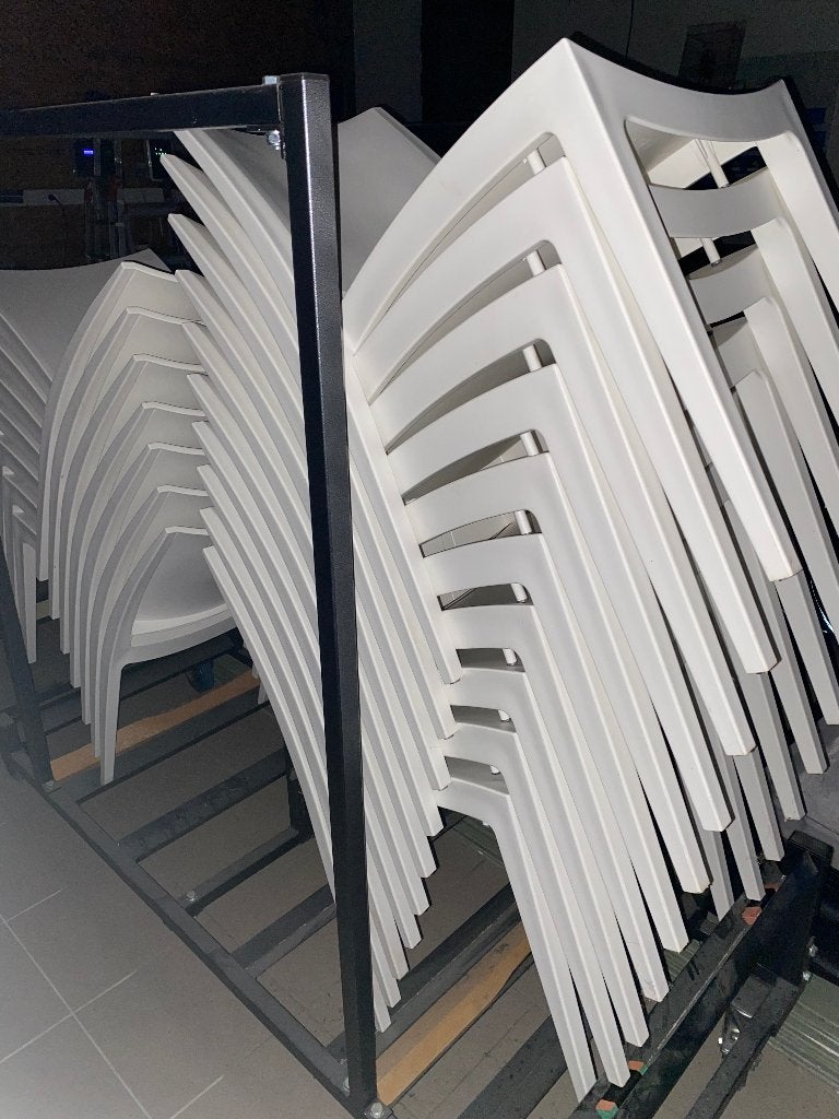 Witte partystoelen met transportkar, Maison & Meubles, Chaises, Comme neuf, Synthétique, Enlèvement, Cinq, Six Chaises ou plus