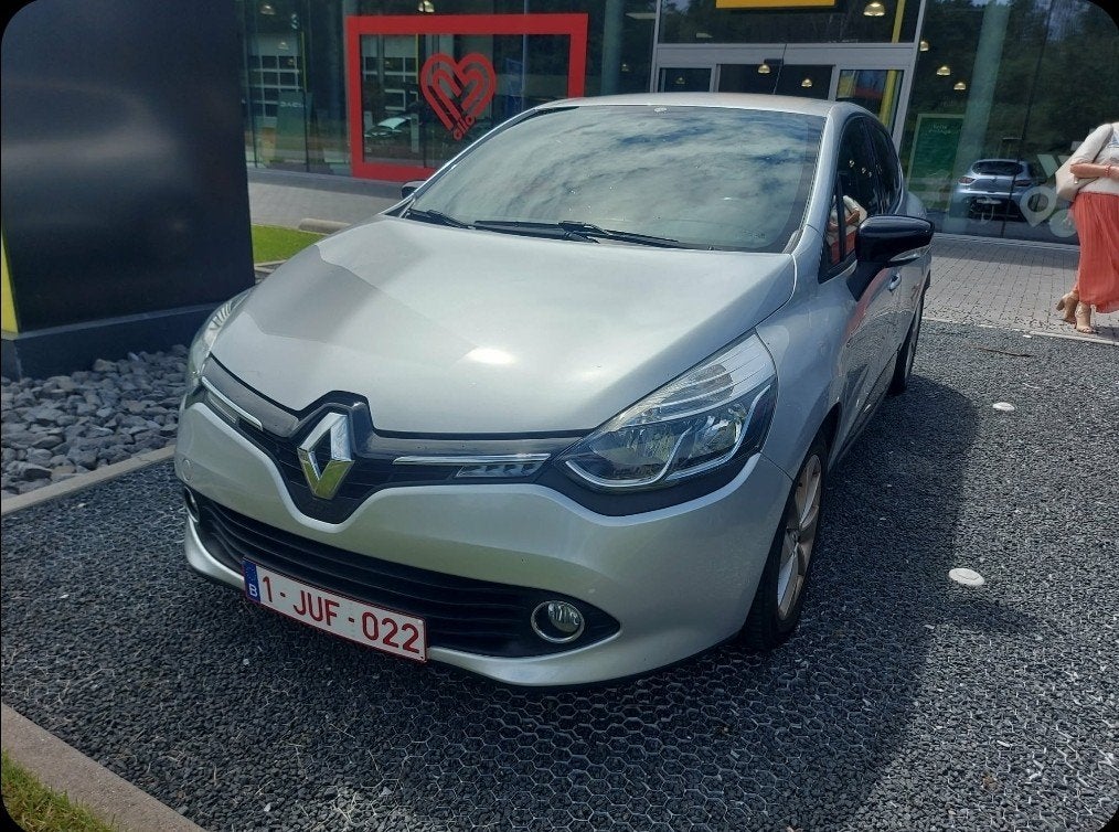 Zeer mooie Renault Clio 900cc limiet Edition, Auto's, Renault, Voorwielaandrijving, Handgeschakeld, Clio, Zilver of Grijs