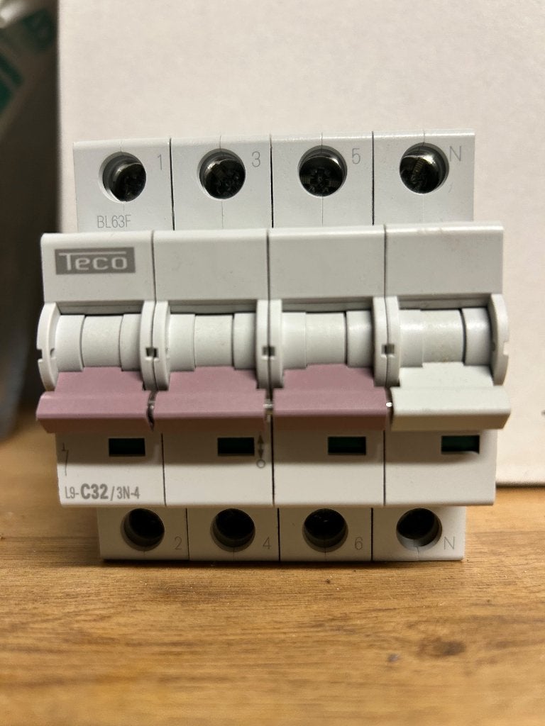 Automatique/fusible Teco L9-C32 3N-4 32A, Enlèvement ou Envoi, Neuf, Autres marques, Disjoncteur divisionnaire