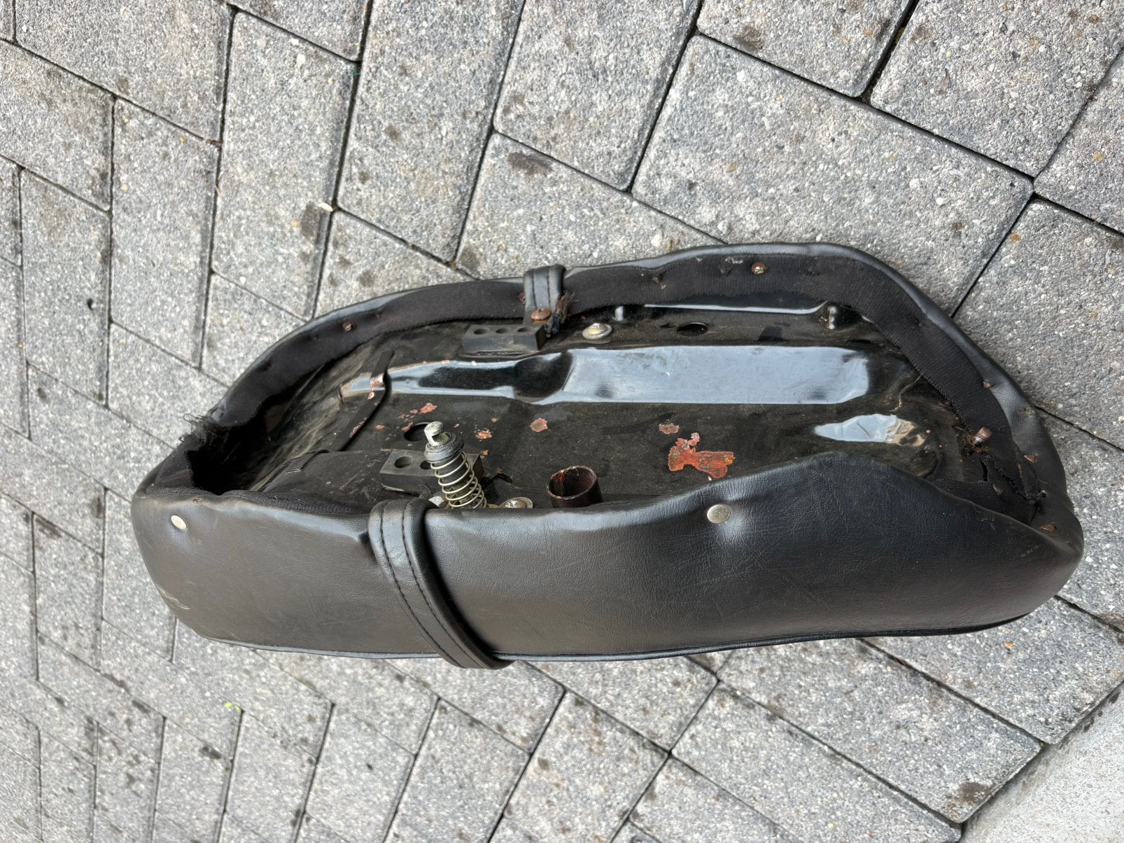 selle dax, Enlèvement
