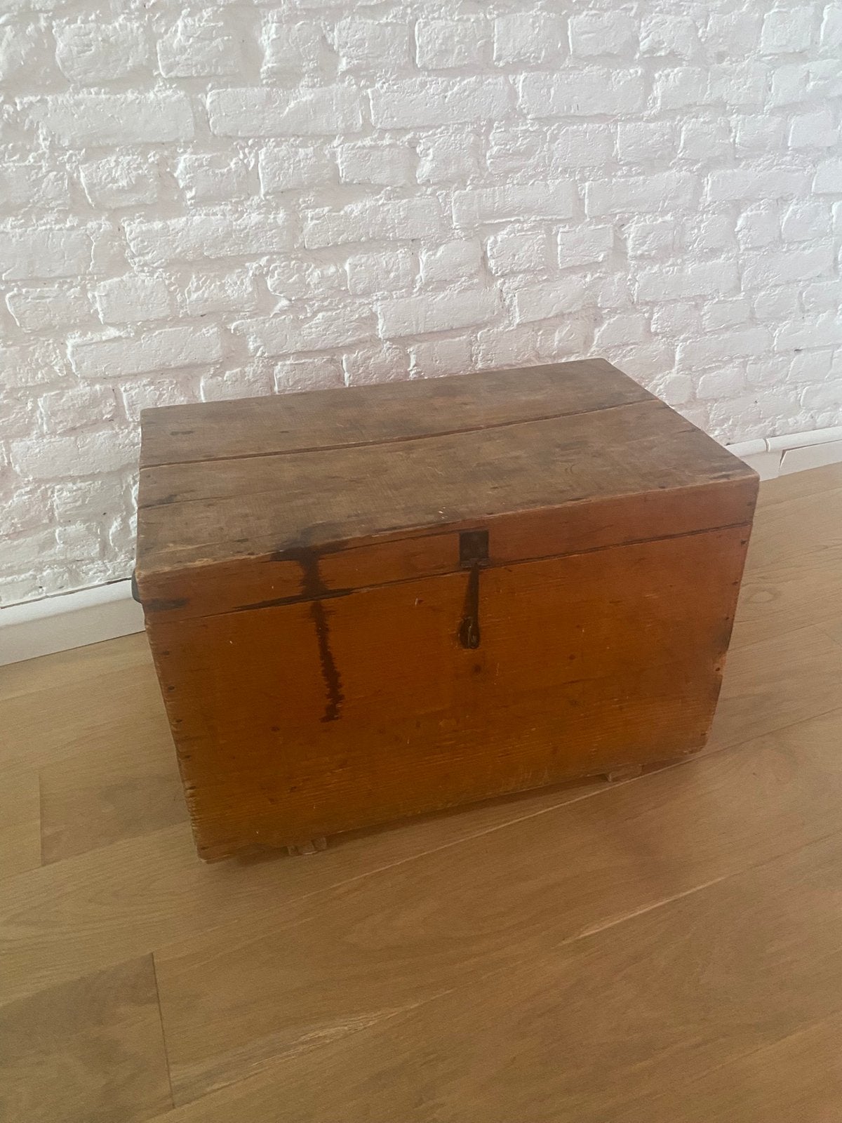 Coffre de rangement ancien en vois, Ophalen, Zo goed als nieuw