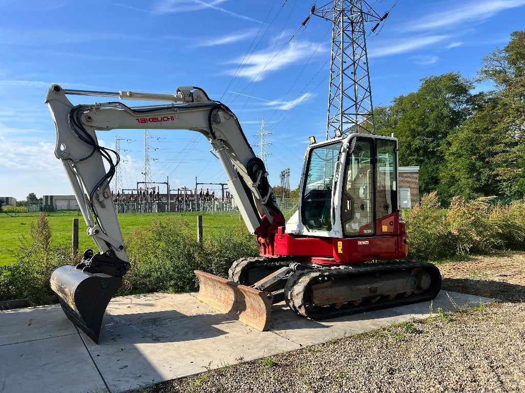Takeuchi TB280FR, Enlèvement, Excavatrice