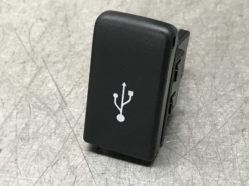 PORT AUX/USB Honda Civic Tourer (FK) (01-2014/-) (|CIVIC|), Hanauer Landstraße  222-224
60314  Frankfurt am Main, DE, Honda, Utilisé