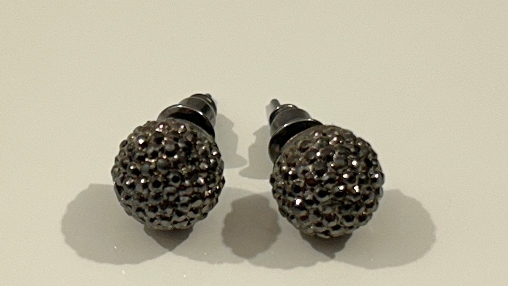 Zilverkleurige oorsteker met bolletje, Bijoux, Sacs & Beauté, Enlèvement ou Envoi, Comme neuf, Argent, Puces ou Clous