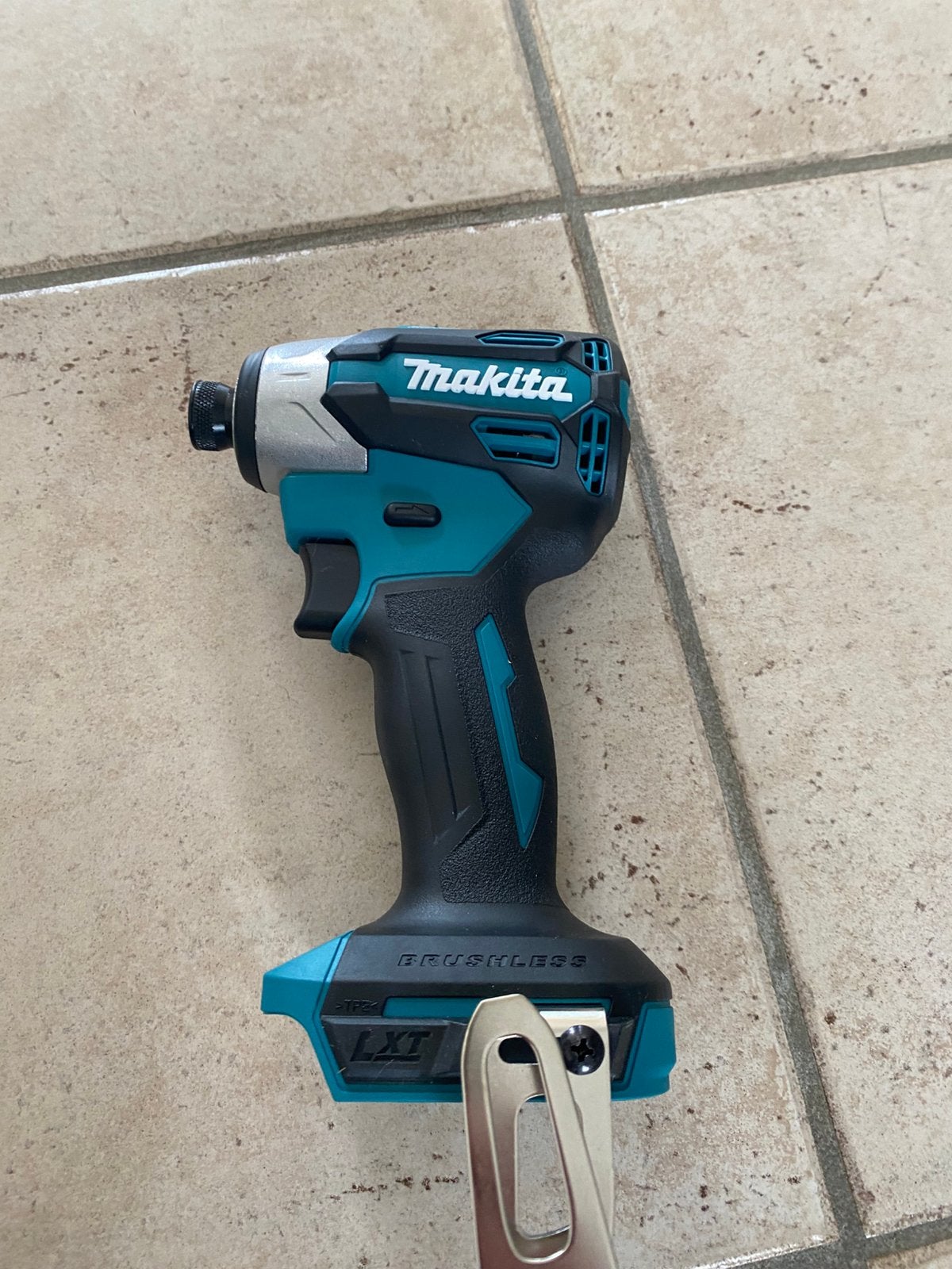 Makita, Enlèvement, Comme neuf