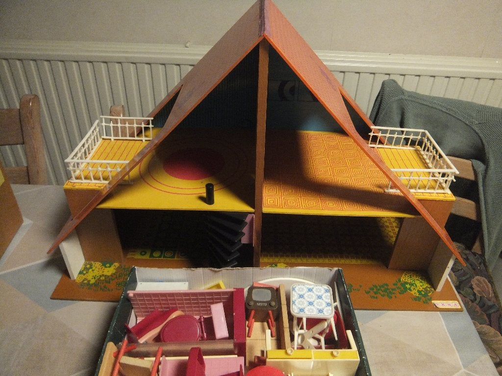 vintage poppenhuis, Verzamelen, Poppenhuizen en Toebehoren, Ophalen of Verzenden, Gebruikt, Poppenhuis