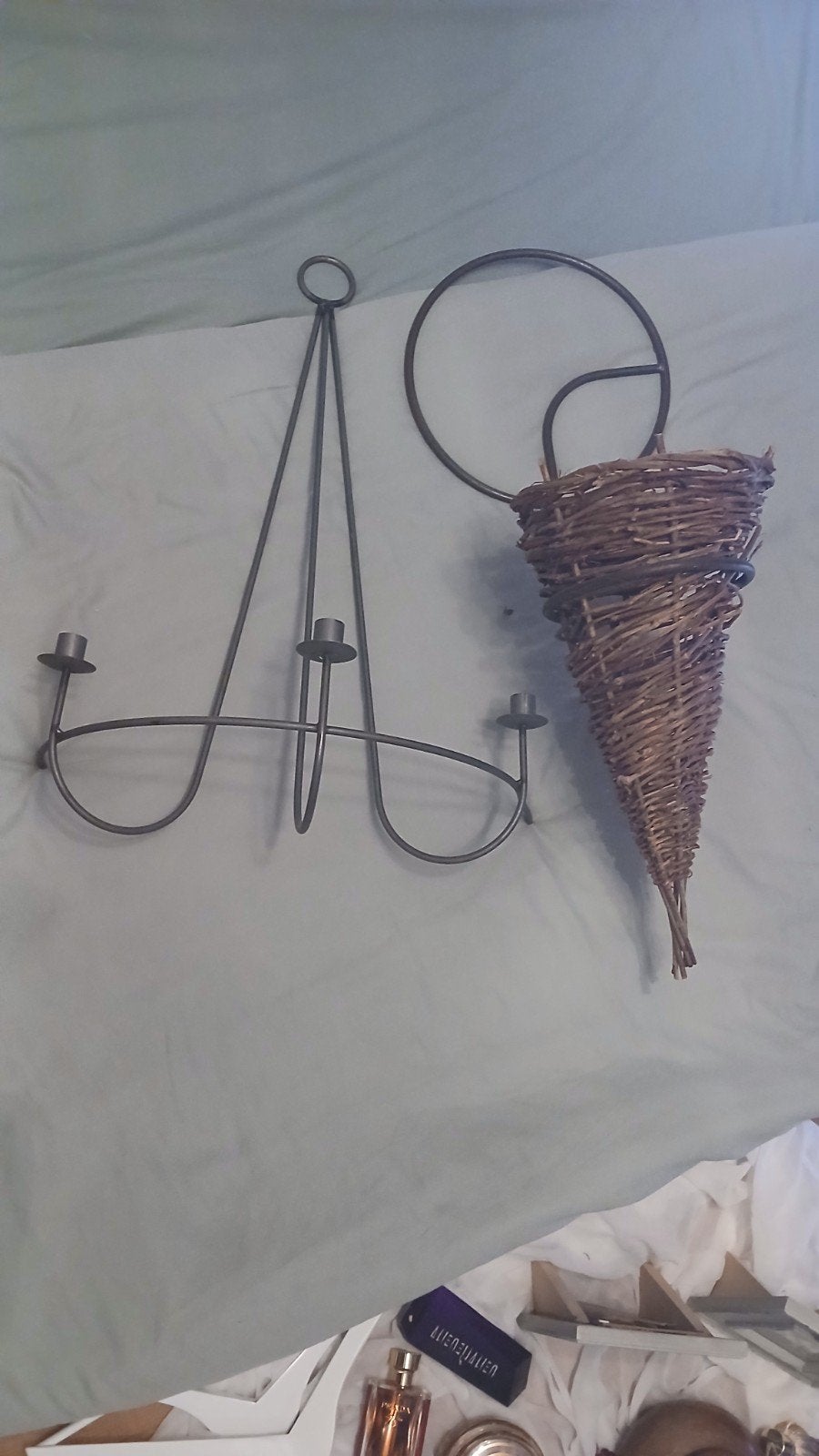hangkandelaar,rieten mand met ijzeren ring, Ophalen of Verzenden