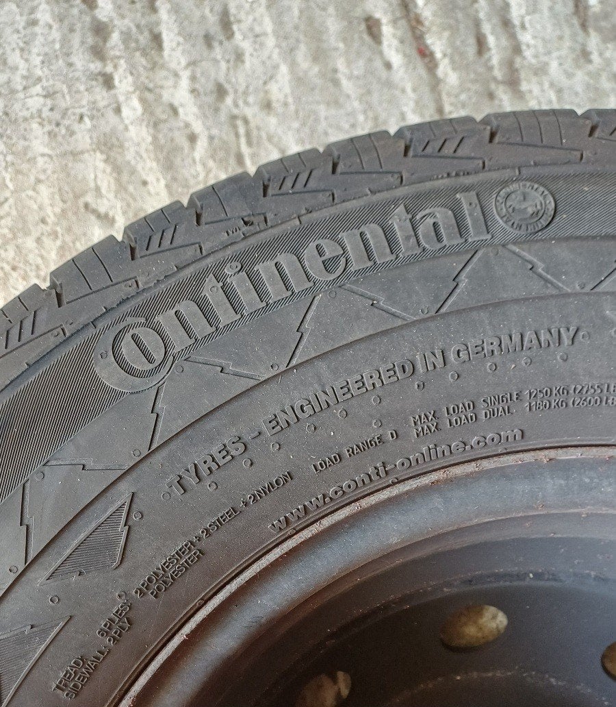 winterbanden continental 225/75/R16 C, Ophalen, Zo goed als nieuw