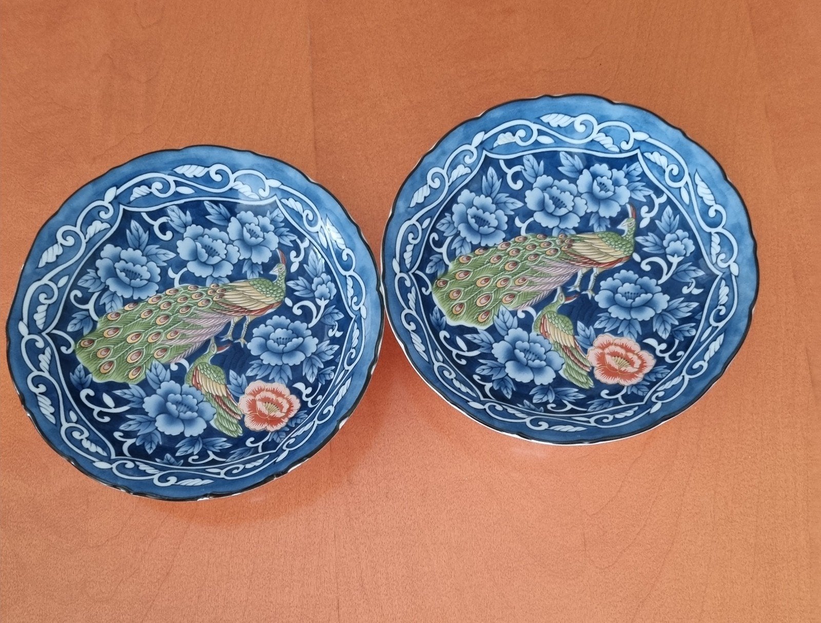 Twee Vintage Japans pauwenborden, Antiek en Kunst, Antiek | Schalen, Ophalen