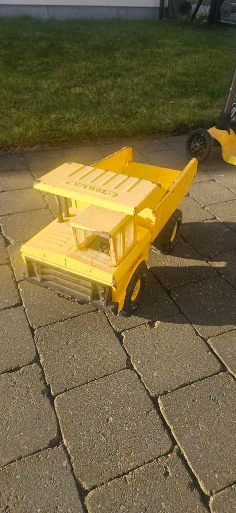 Stalen vrachtwagen Tonka, Ophalen