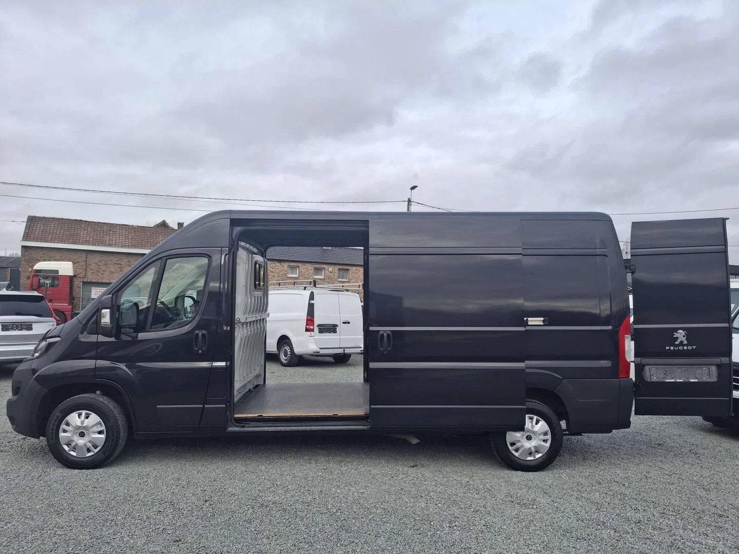 Peugeot Boxer 2.2 L3H2 *Nouveau Moteur* (bj 2023), Auto's, Gebruikt, 4 cilinders, Zwart, Bedrijf