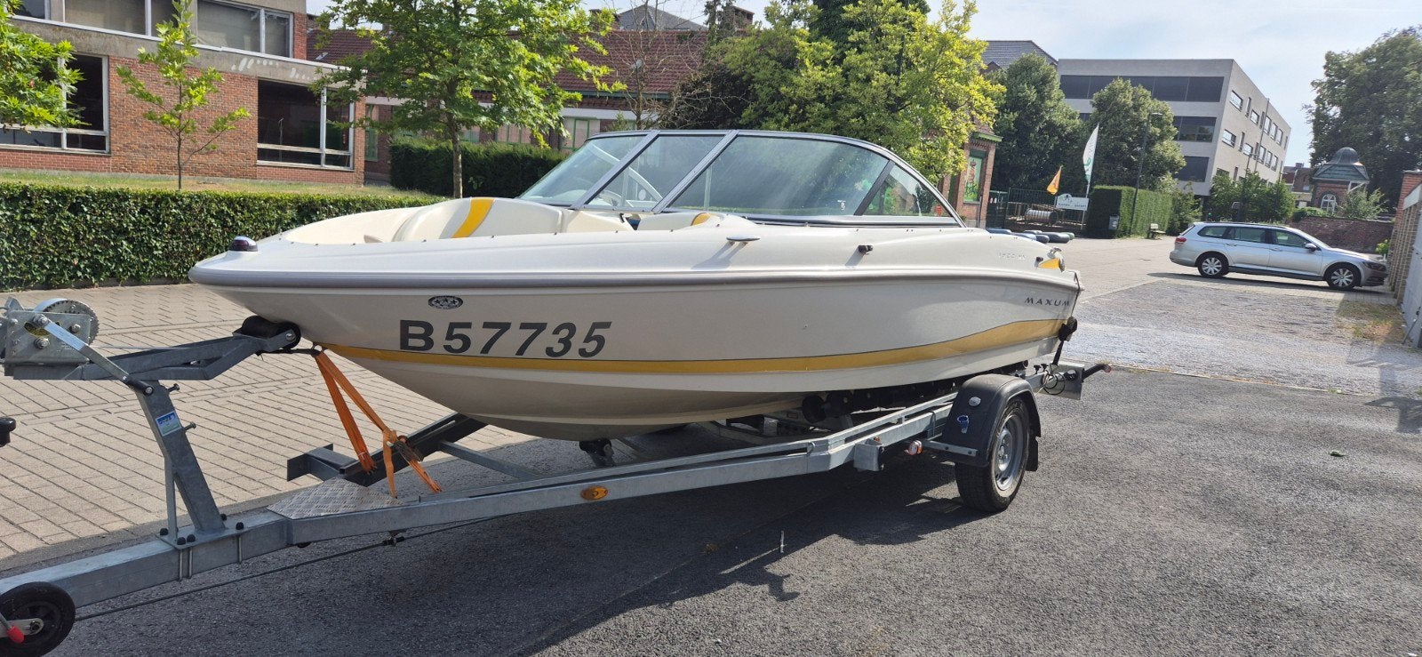 Speedboot met aanhangwagen, Enlèvement