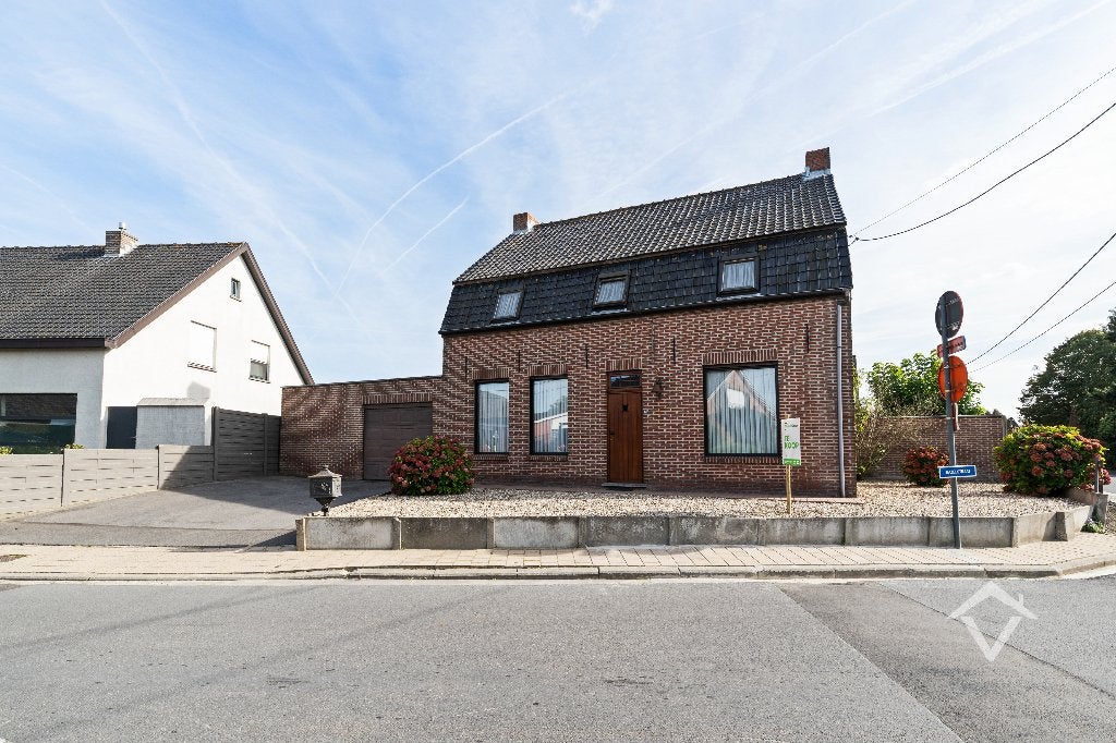 Woning met 4 slpk, garage en tuin  te Lichtervelde, 149 m², Lichtervelde, 500 tot 1000 m², 394 kWh/m²/jaar