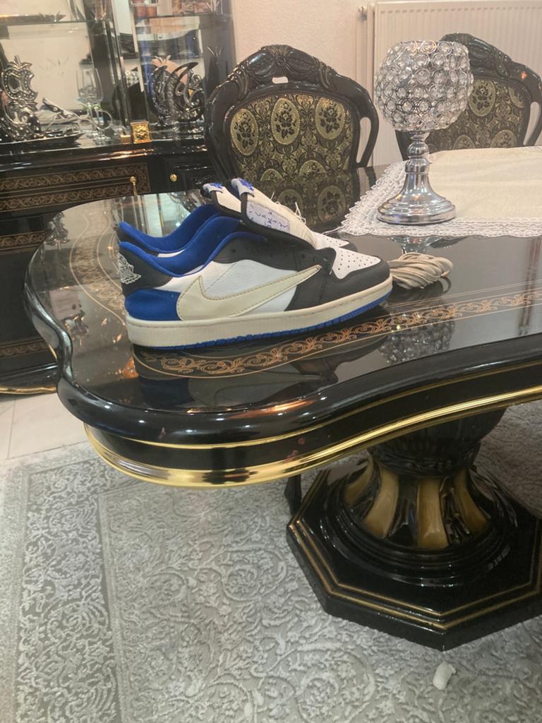 Schoenen, Enlèvement ou Envoi