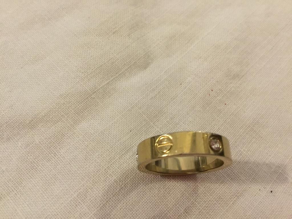Vergulde ring met blinkende steentjes, Nieuw, 17 tot 18, Dame, Goud