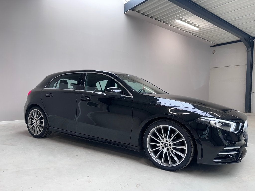 Mercedes A 180 i AMG Automaat Led Alcantara Lineass Dodehoek, Auto's, Dealer onderhouden, Achterwielaandrijving, 4 cilinders, Verwarmde buitenspiegels