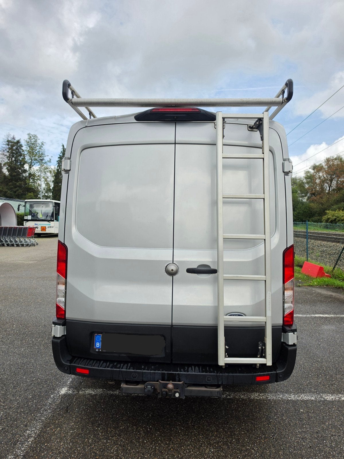 Ford Transit L2H2 114000km, Autos, Argent ou Gris, Achat, Euro 6, Boîte manuelle