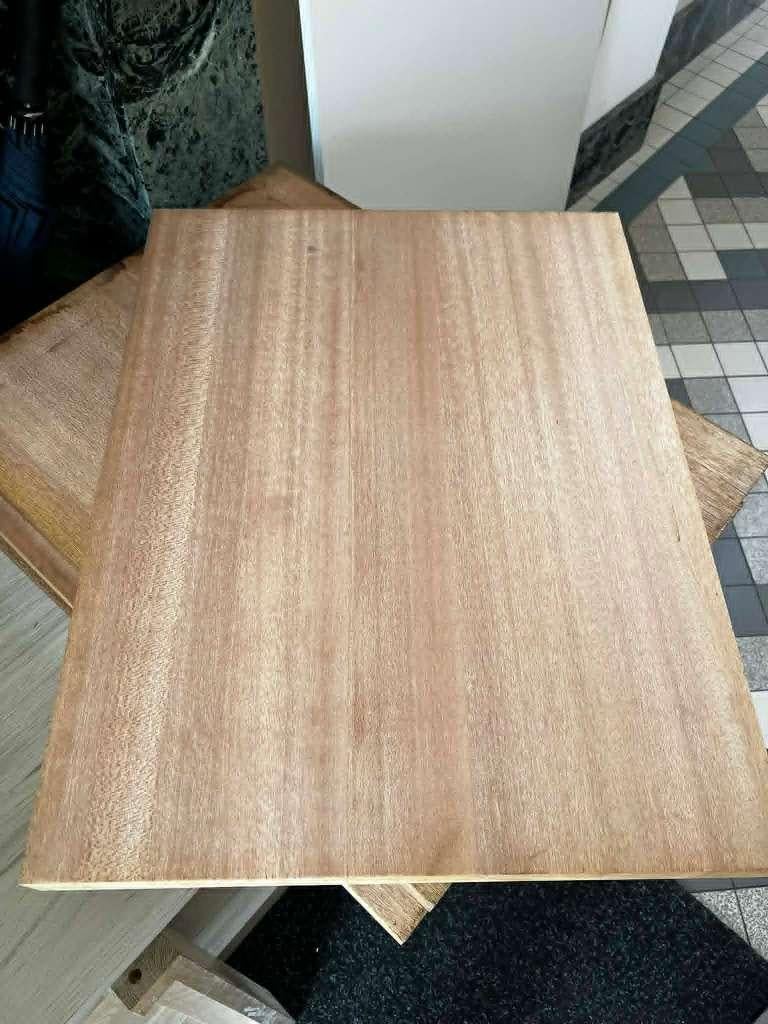 Meranti-tablet 57x67 x 4 cm, Ophalen, 25 tot 50 mm, Nieuw, Plank