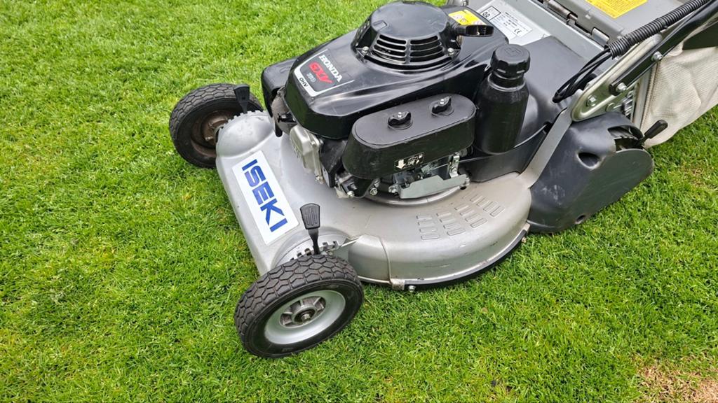 Iseki sw8210 pro benzine walsmaaier uit 2022., Tuin en Terras, Ophalen, Cirkelmaaier, Benzine-grasmaaier, 50 cm of meer