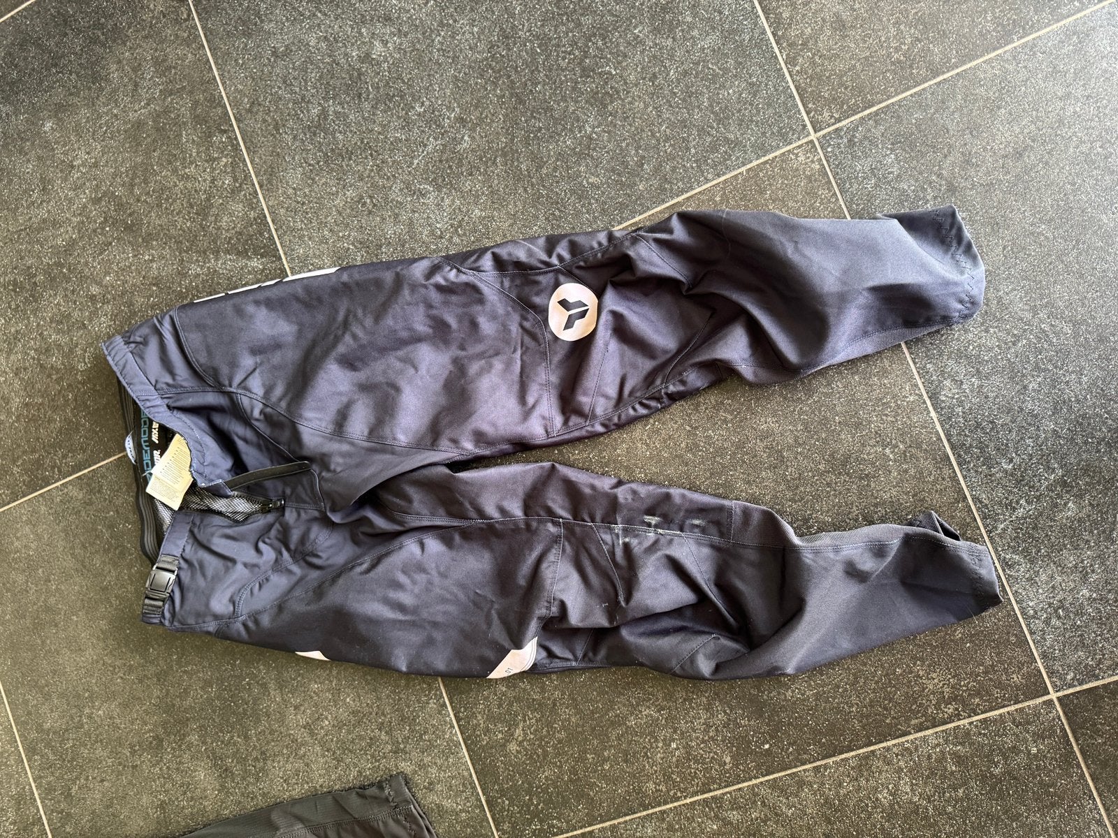 Thor crossbroek + handschoenen, Ophalen