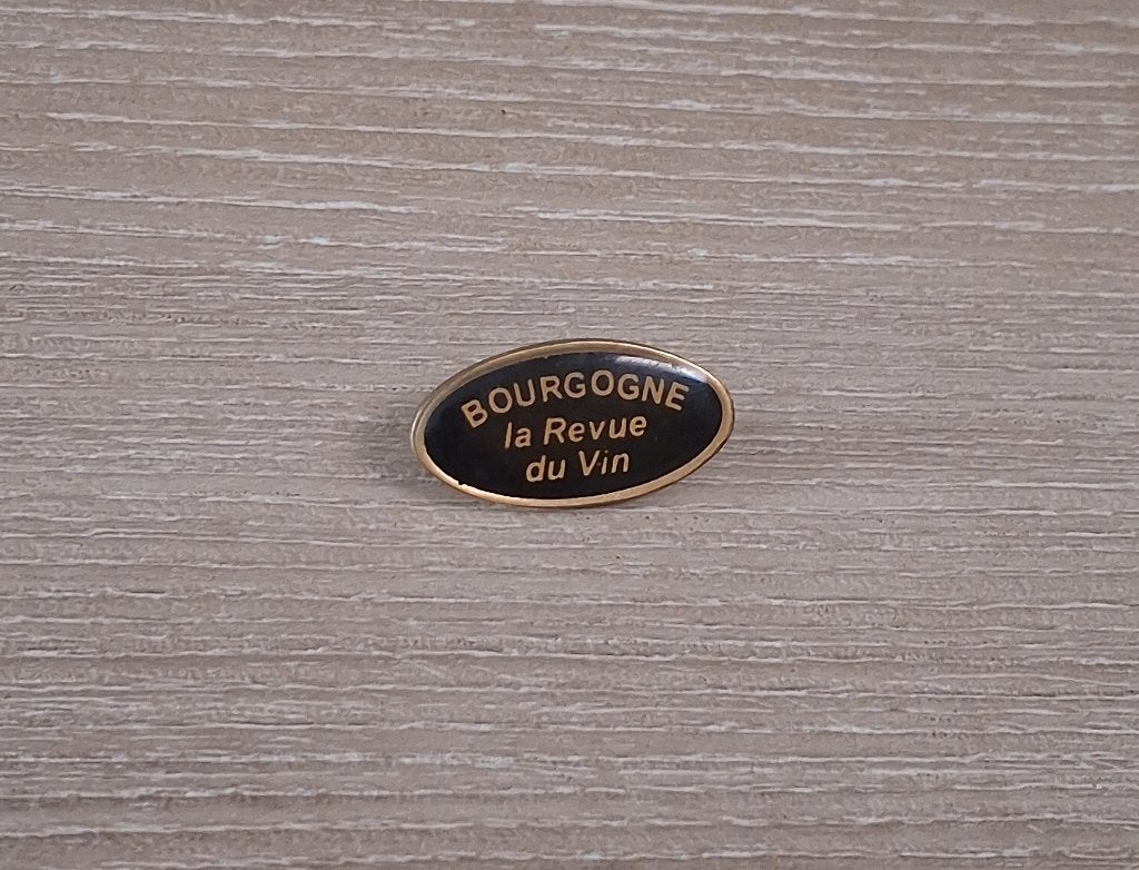 PIN - BOURGOGNE - LA REVUE DU VIN - WIJN, Collections, Envoi, Utilisé, Autres sujets/thèmes, Insigne ou Pin's