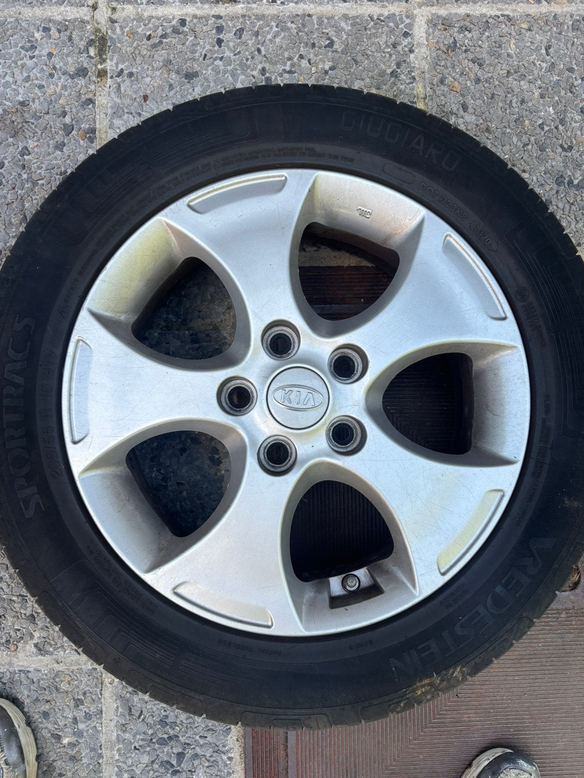 4 jantes Kia  avec pneus en parfait état, Autos : Pièces & Accessoires, Pneus & Jantes, Enlèvement, Jante(s)