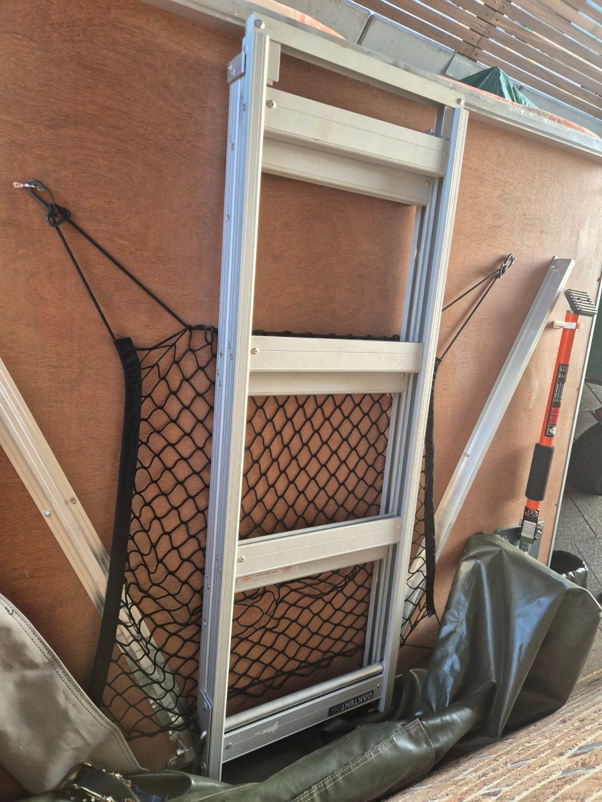 Eezi Awn Ladder, Ophalen