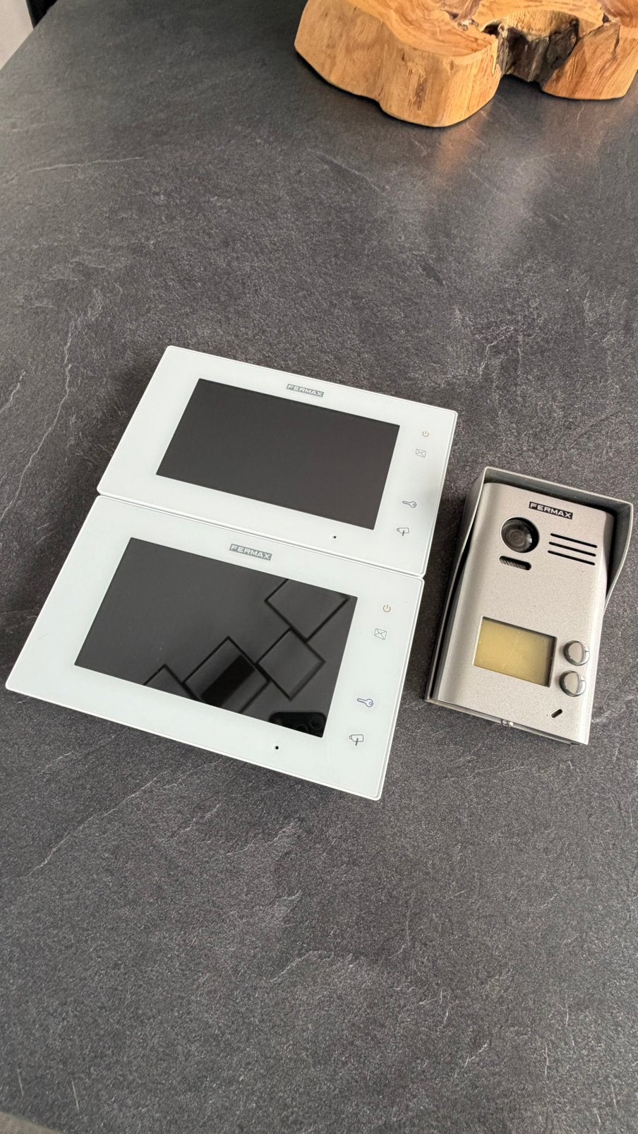 Kit sonnette vidéo FERMAX 2 étages avec 2 écrans, Enlèvement, Caméra intégrée, Utilisé, Filaire