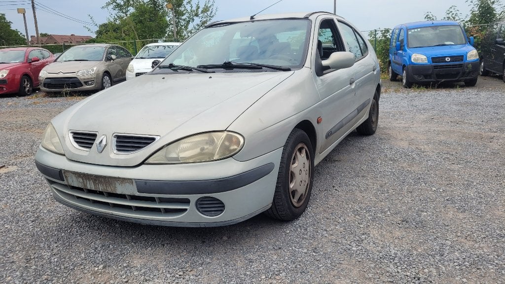 renault megane 1.6i AUTOMAAT TREKHAAK  5 deurs 2000, Autos, Renault, Argent ou Gris, Entreprise, 5 portes, Automatique