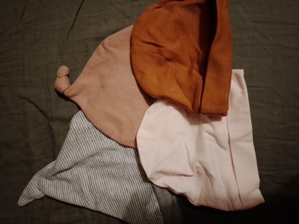 Babymutsjes pasgeborene baby 4 verschillende stuks, Kinderen en Baby's, Babykleding | Mutsen, Sjaals en Wanten, Ophalen of Verzenden