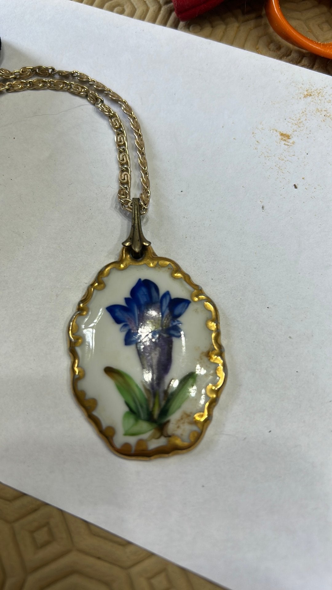 Broche en porcelaine ROSENTHAL, Handtassen en Accessoires, Kettingen, Ophalen, Gebruikt, Blauw, Steen of Mineraal