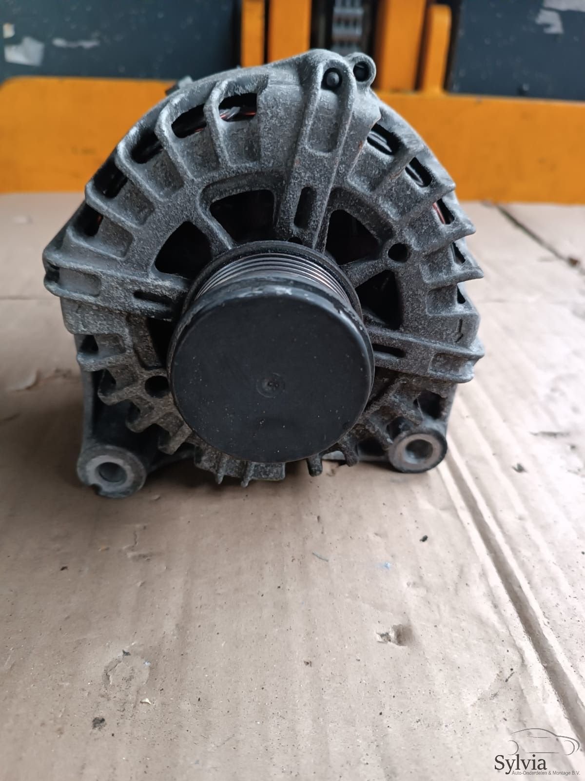 Dynamo 220A Valeo N47 BMW 5 / X3 serie F07 F10 F11 F25 12318, -, Utilisé, -, Enlèvement ou Envoi