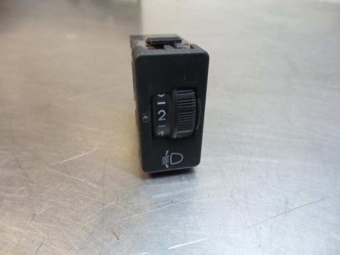 Commutateur phare hauteur réglable d'un Citroen Berlingo (B, -, 3 mois de garantie, Utilisé, -