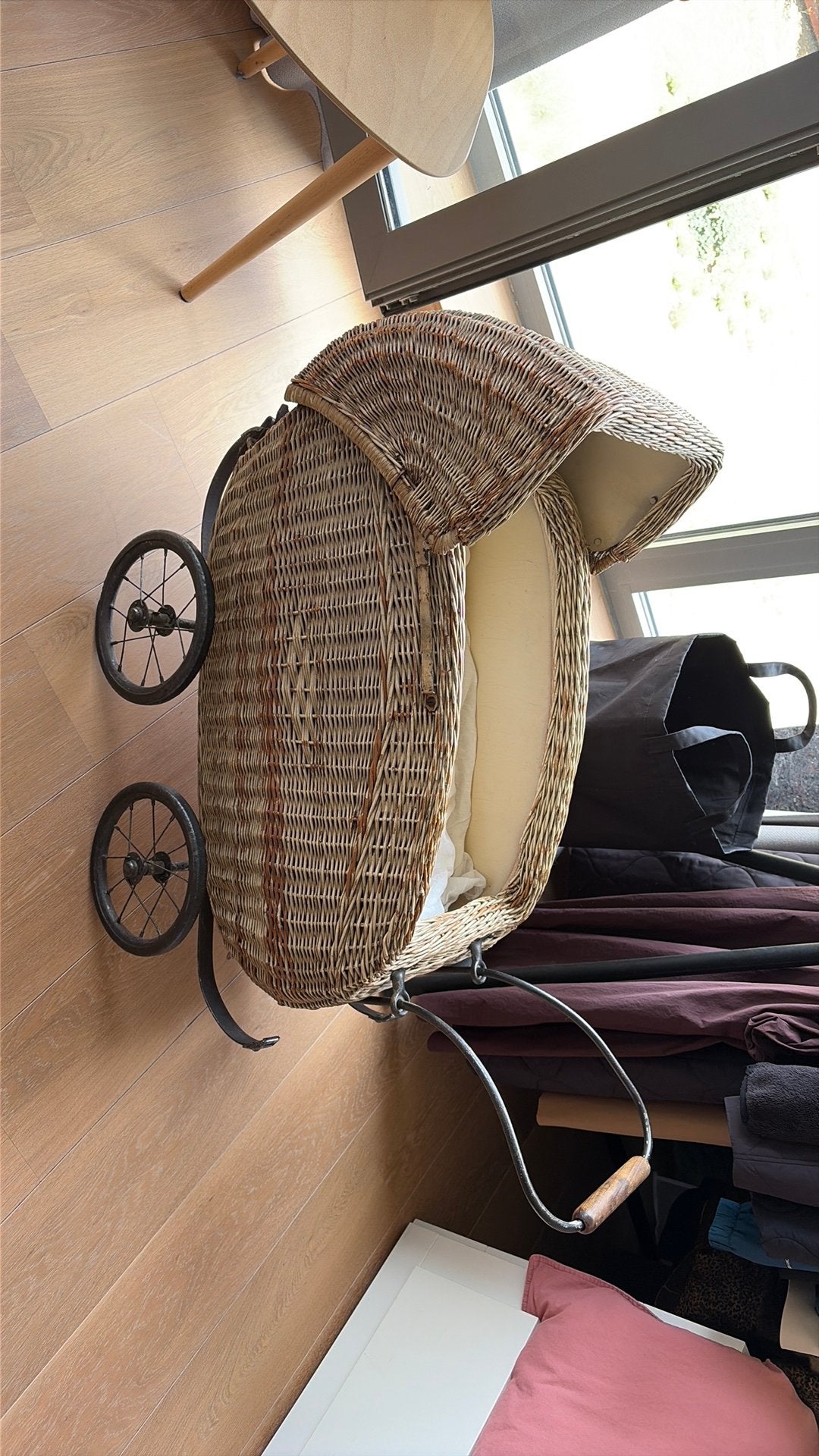 Oude rieten poppenwagen jaren 30 - Duitsland, Antiek en Kunst, Ophalen