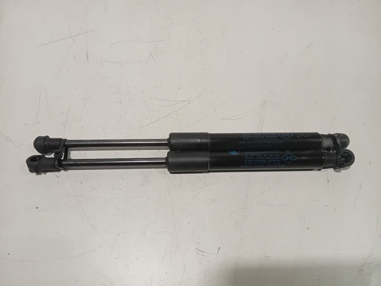 Gasdrukveerset voor Renault Scénic, Onderdelen@venauto.nl, Van der Ven Autorecycling B.V., Ettenseweg 76, 4706 PB Roosendaal, The Netherlands